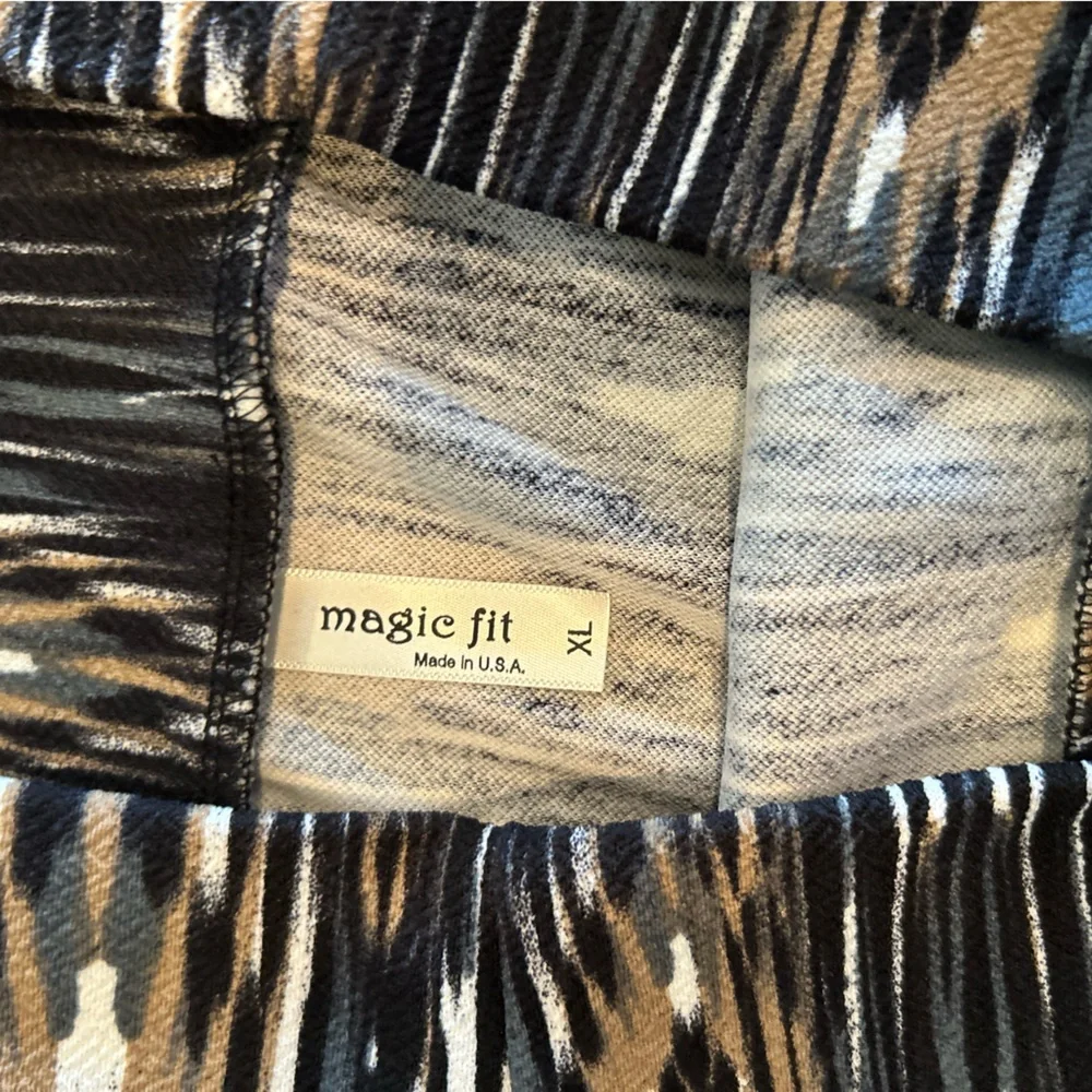 Pencil skirt, stretchy w/ elastic waist band. - Picture 2 of 6